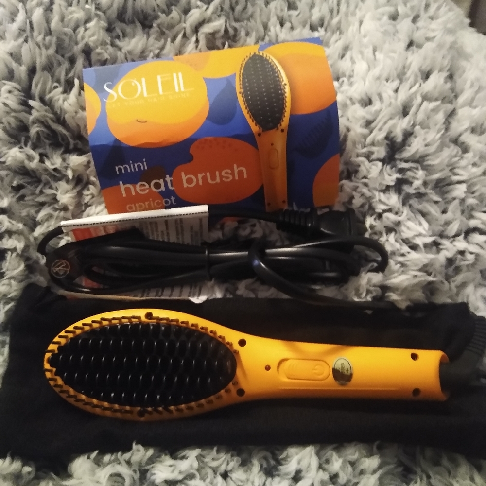 Mini heat straightner by Soleil